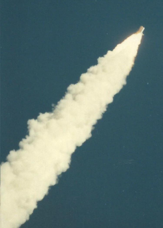 Illustration for article titled Long-Forgotten Photographs Reveal Challenger Disaster As It Happened